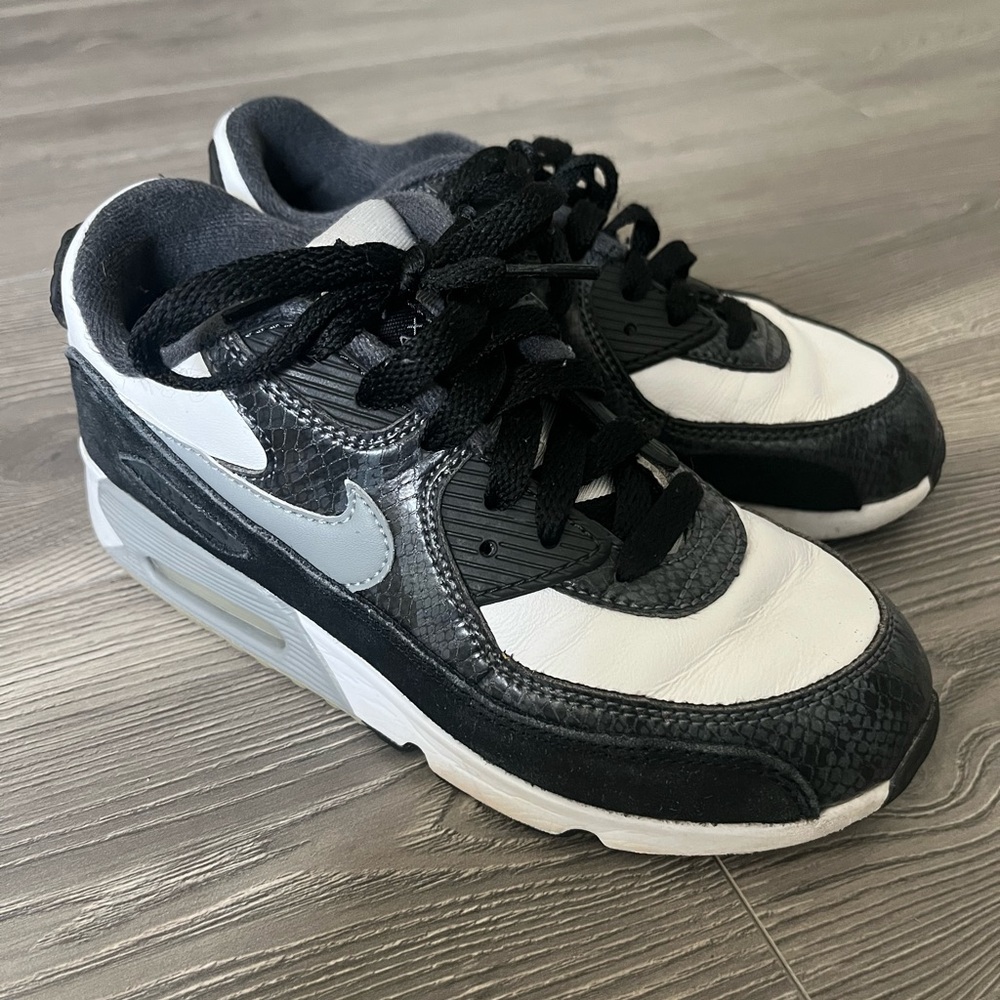Nike Air Max unisex boy or girl size 2 shoes